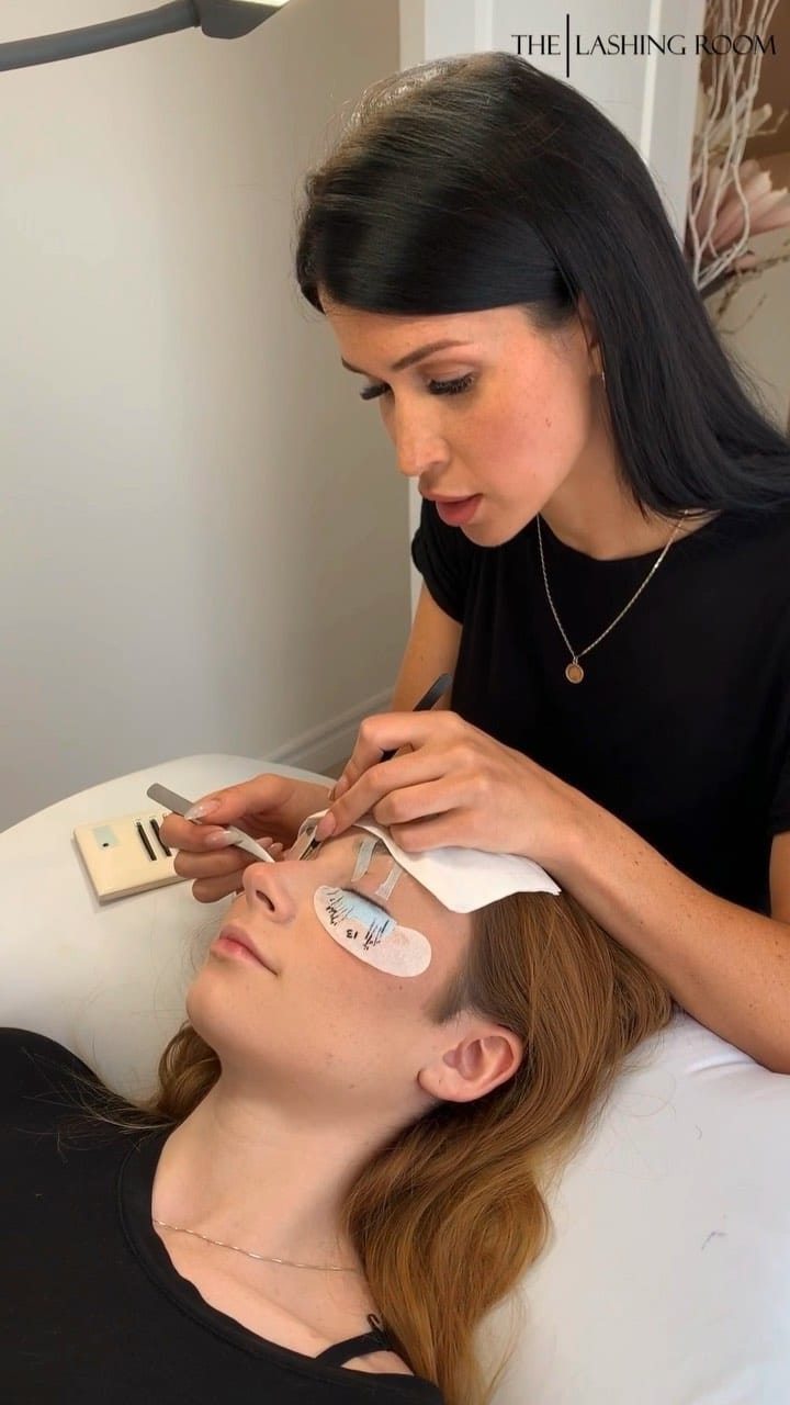 Post 10 by The Lashing Room - Online Eyelash Extension Training on Instagram (video)