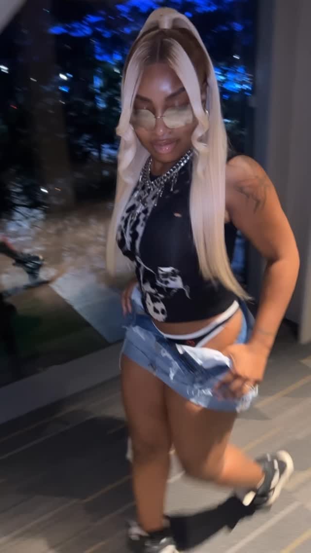 Post 7 by DCROWNED BEAUTY BAR & BOUTIQUE on Instagram (video)