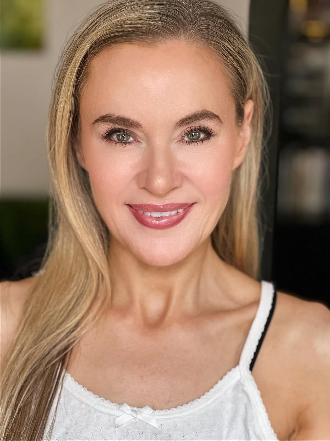 Post 2 by Los Angeles Bridal Makeup Artist & Hair Stylist on Instagram (carousel)