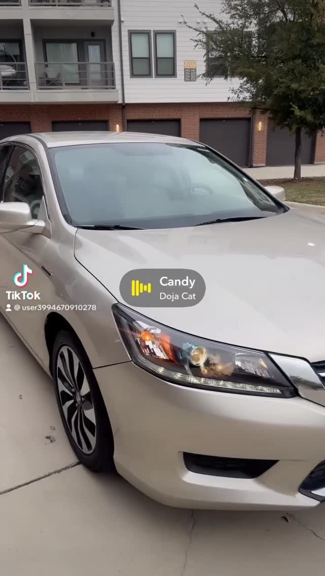 Post 1 by Lizbel on Instagram (video)
