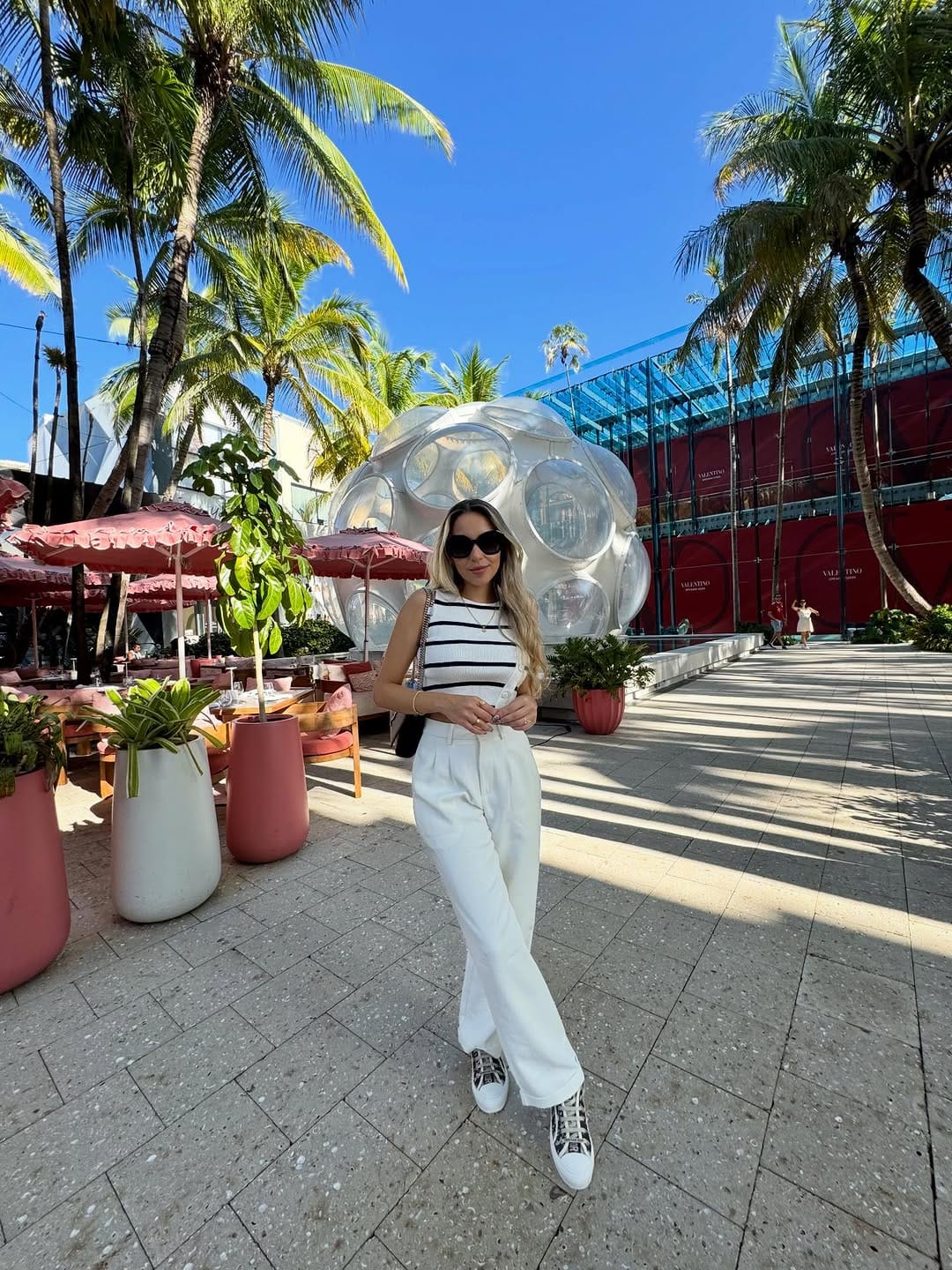 Post 9 by Thamara Baez - Blogger on Instagram (carousel)