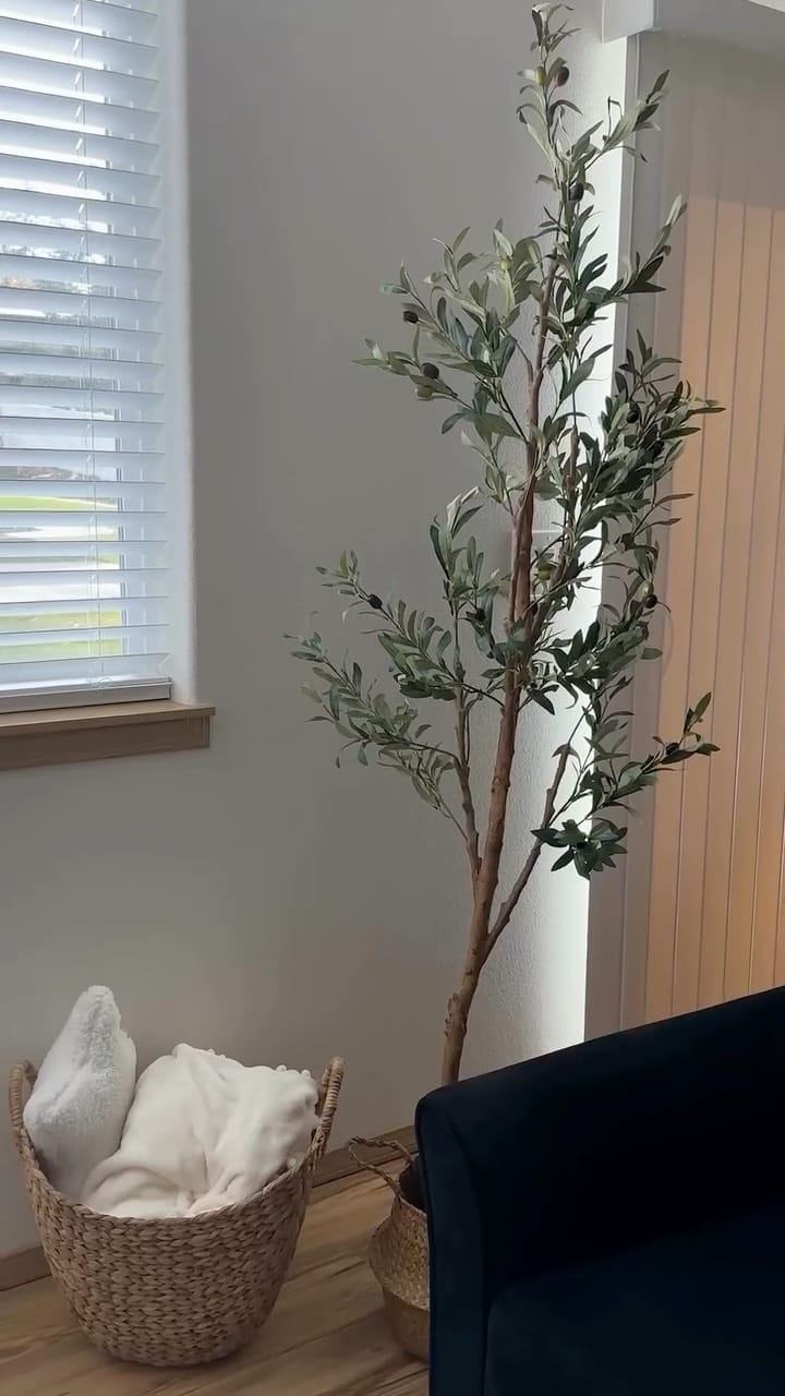 Post 6 by nelia horiuk on Instagram (video)