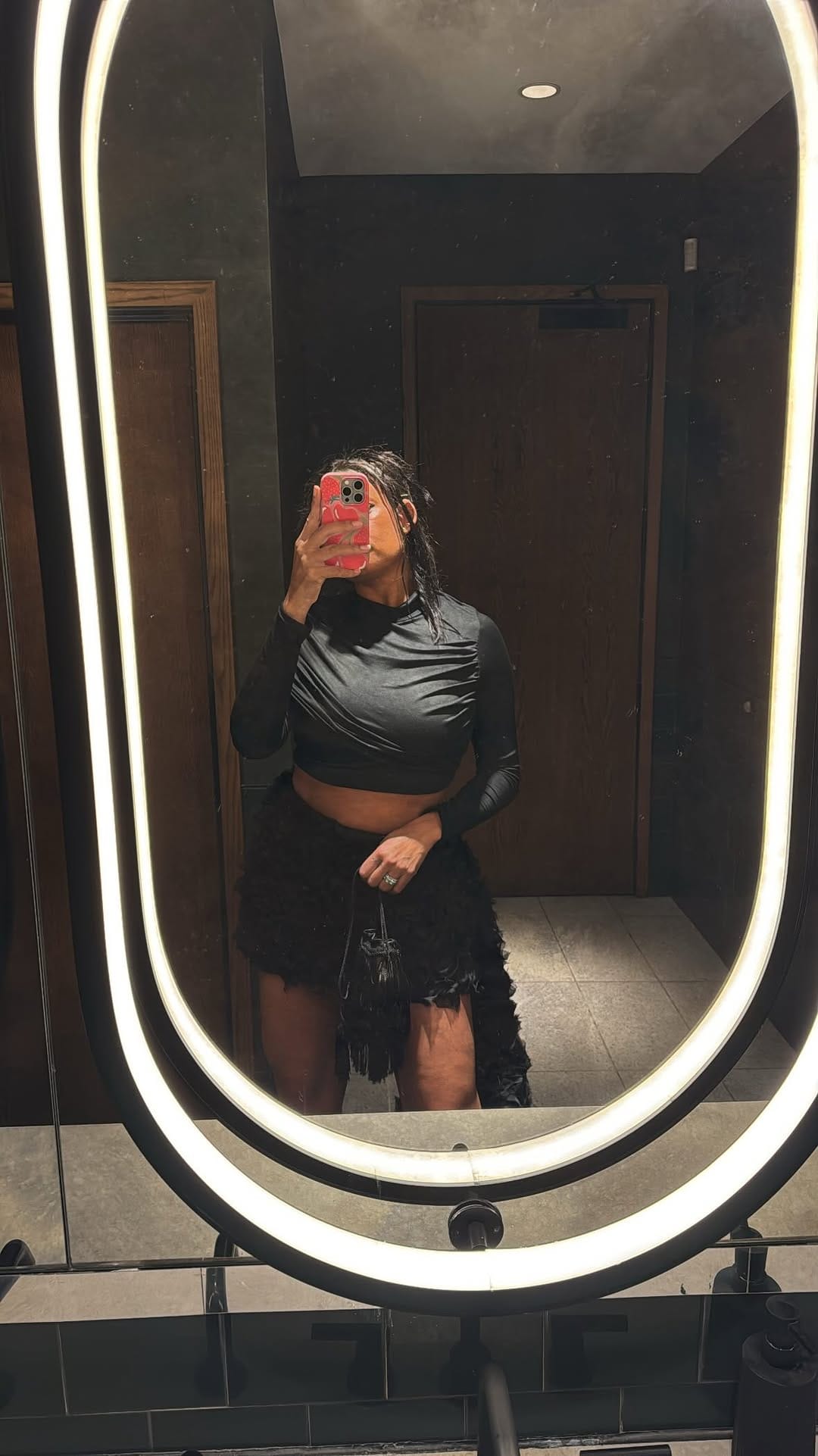 Post 6 by J. Desirée on Instagram (video)