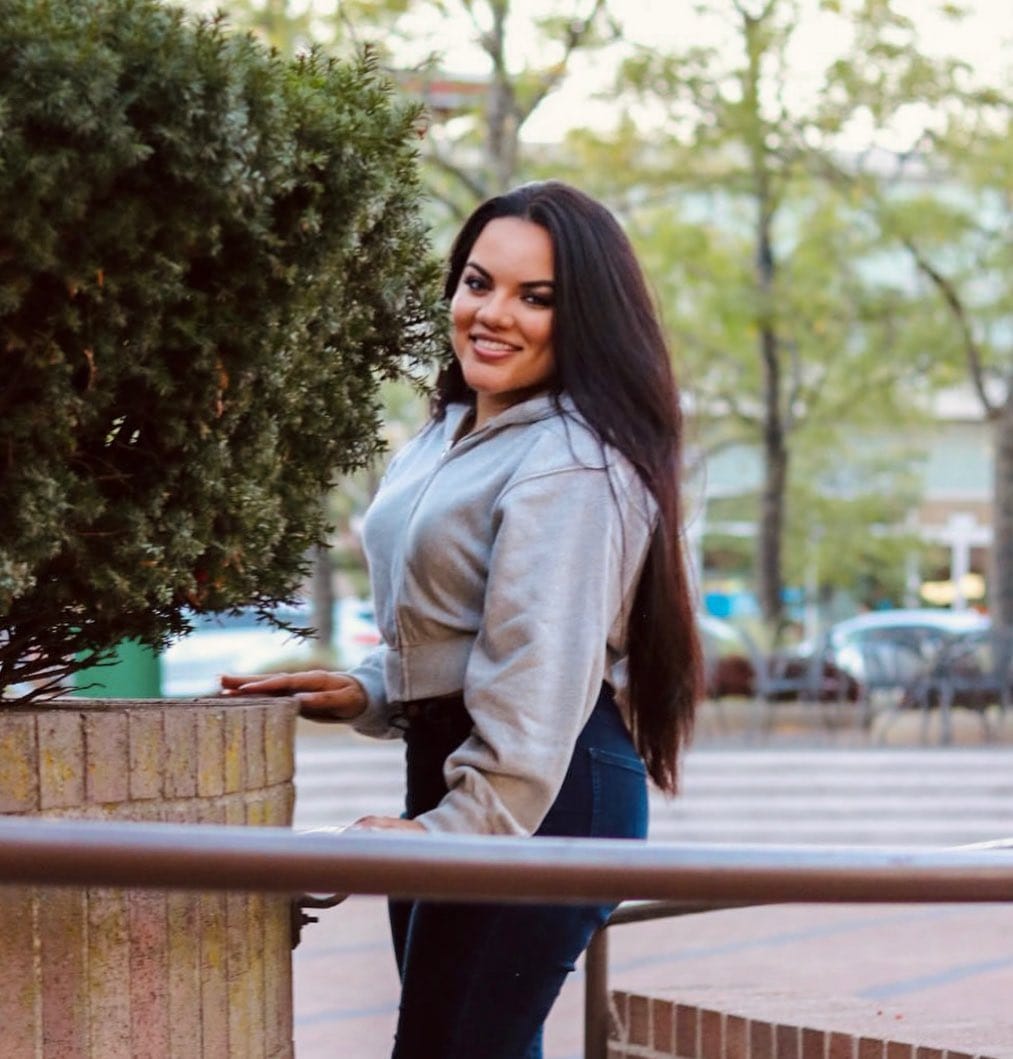 Post 8 by Yessi Bause ♛ | Fashion & Lifestyle Creator on Instagram (image)