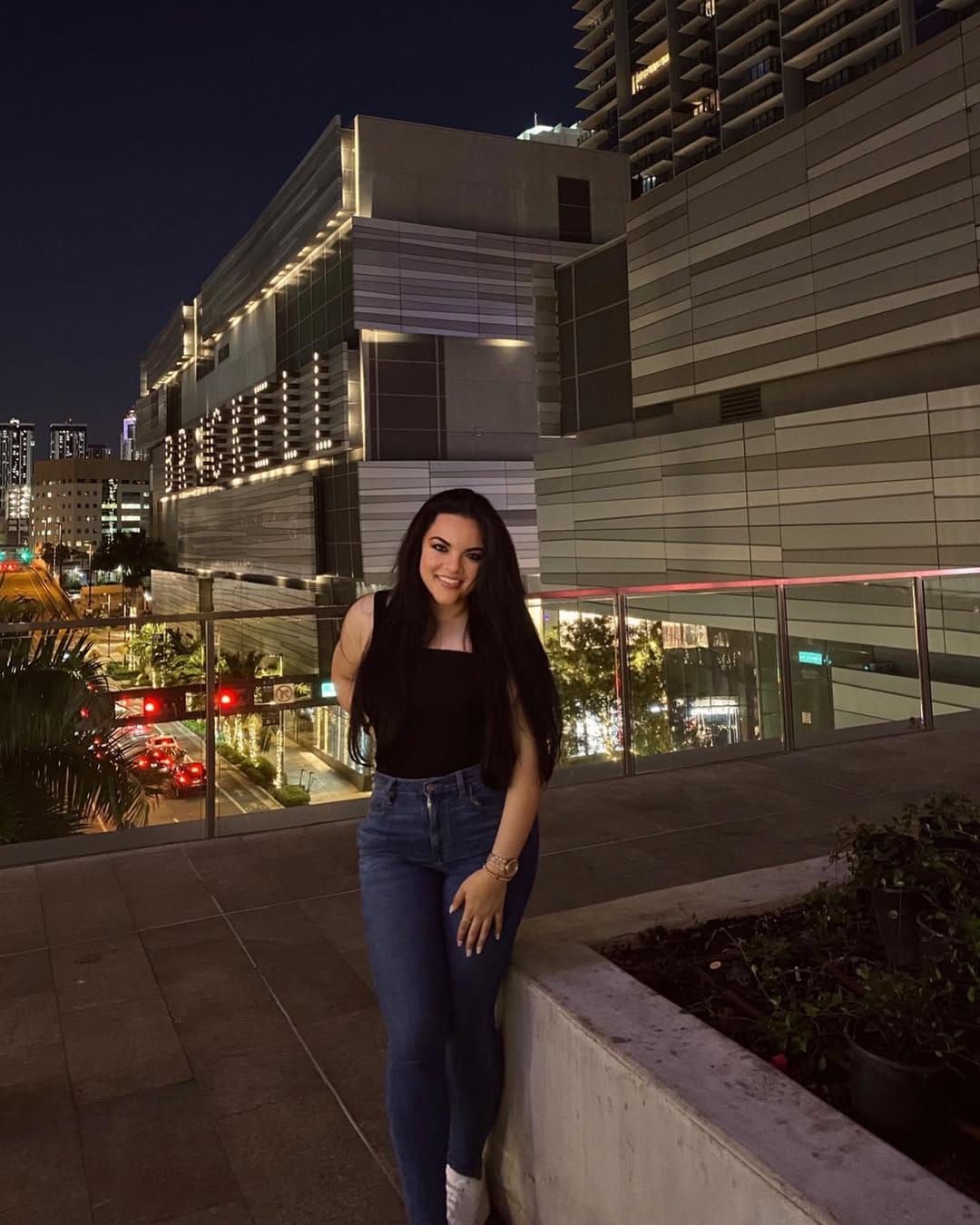 Post 5 by Yessi Bause ♛ | Fashion & Lifestyle Creator on Instagram (carousel)