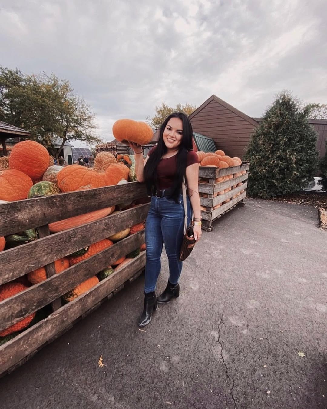 Post 7 by Yessi Bause ♛ | Fashion & Lifestyle Creator on Instagram (carousel)