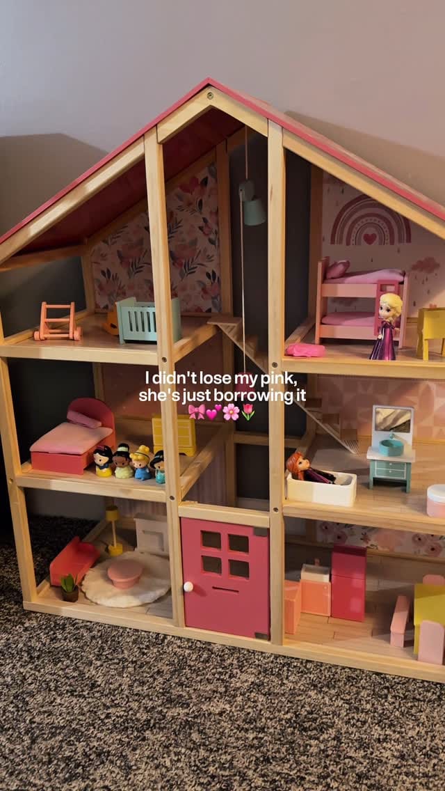Post 8 by Natalia / Massachusetts Content Creator on Instagram (video)