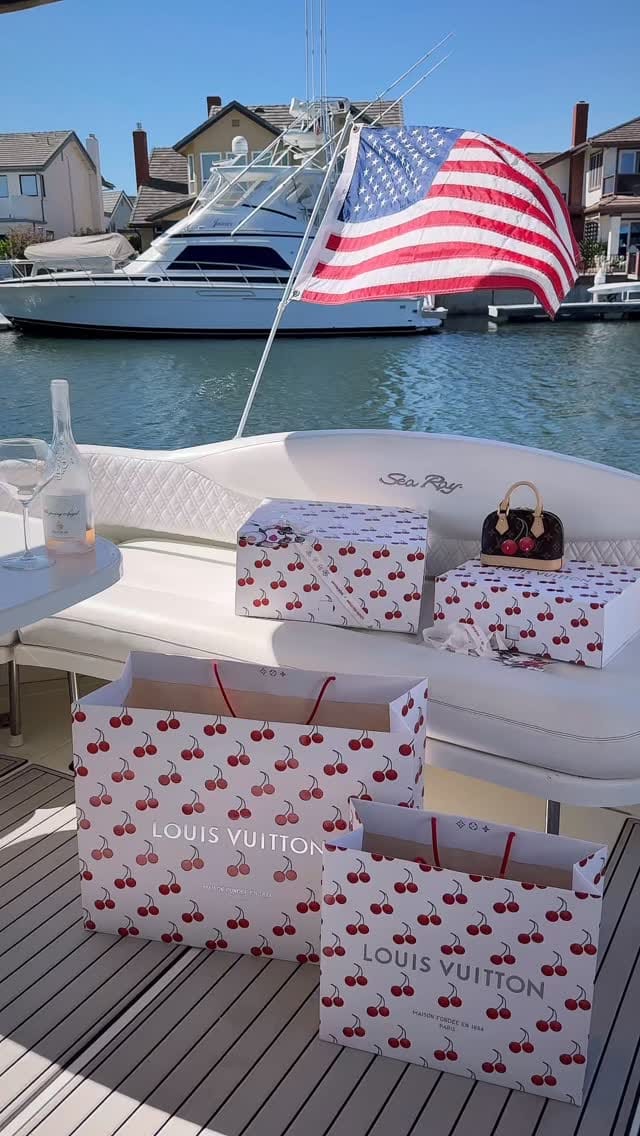 Post 3 by Ina 🤍 on Instagram (video)