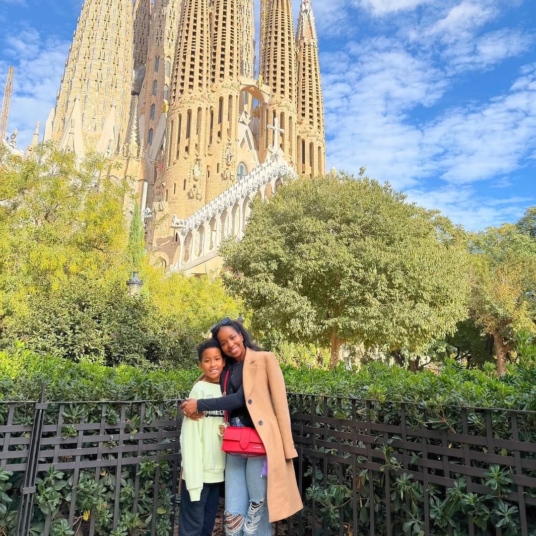 Post 5 by Oumou on Instagram (carousel)
