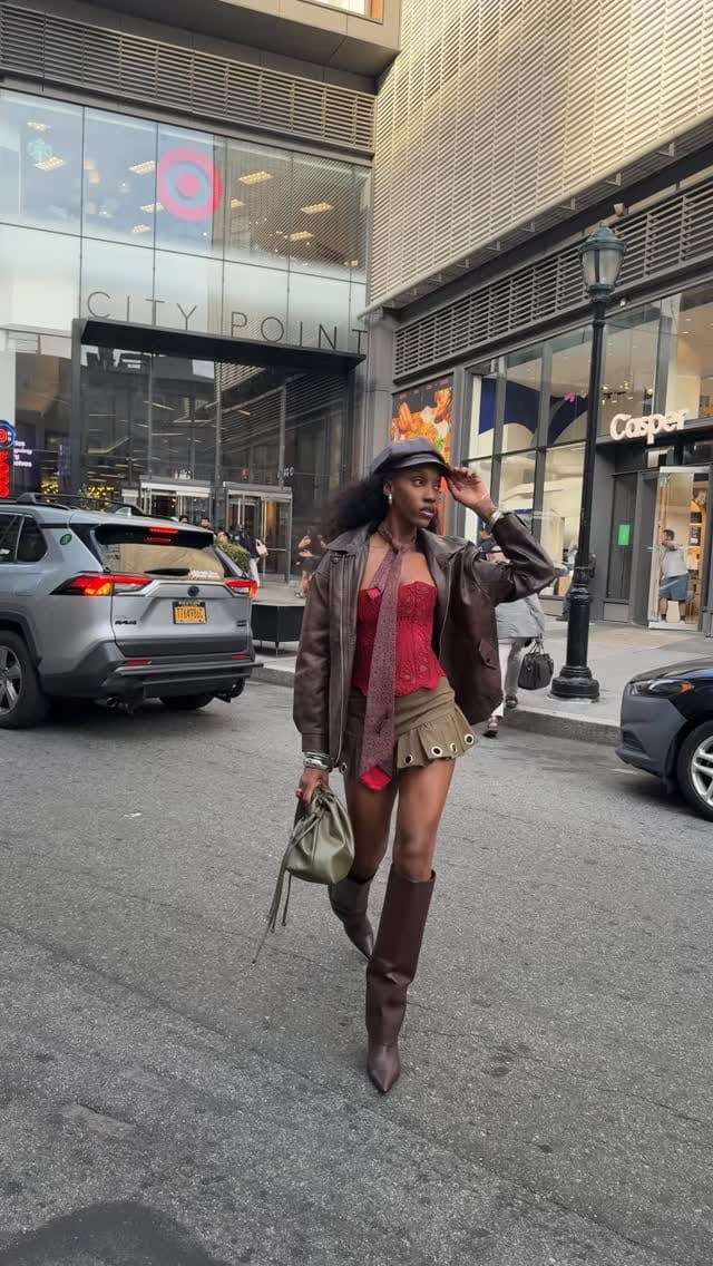 Post 4 by Traywayy on Instagram (video)