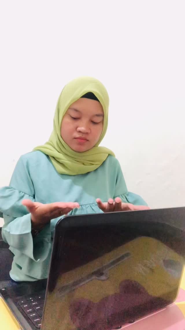 Post 3 by Kunti Nailal Khamidah on Instagram (video)