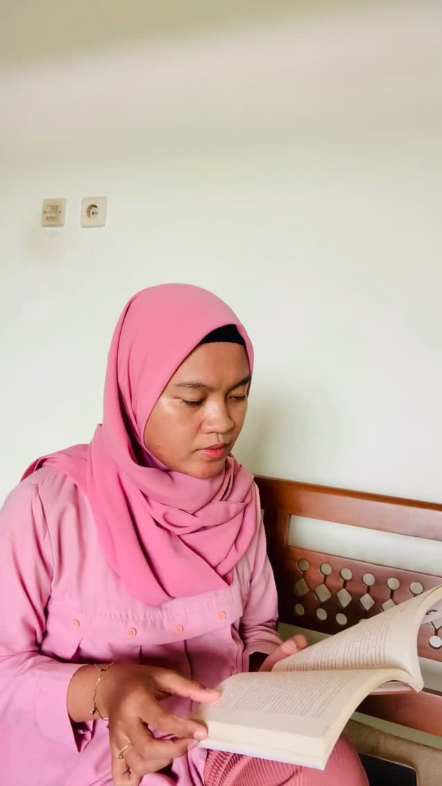Post 9 by Kunti Nailal Khamidah on Instagram (video)