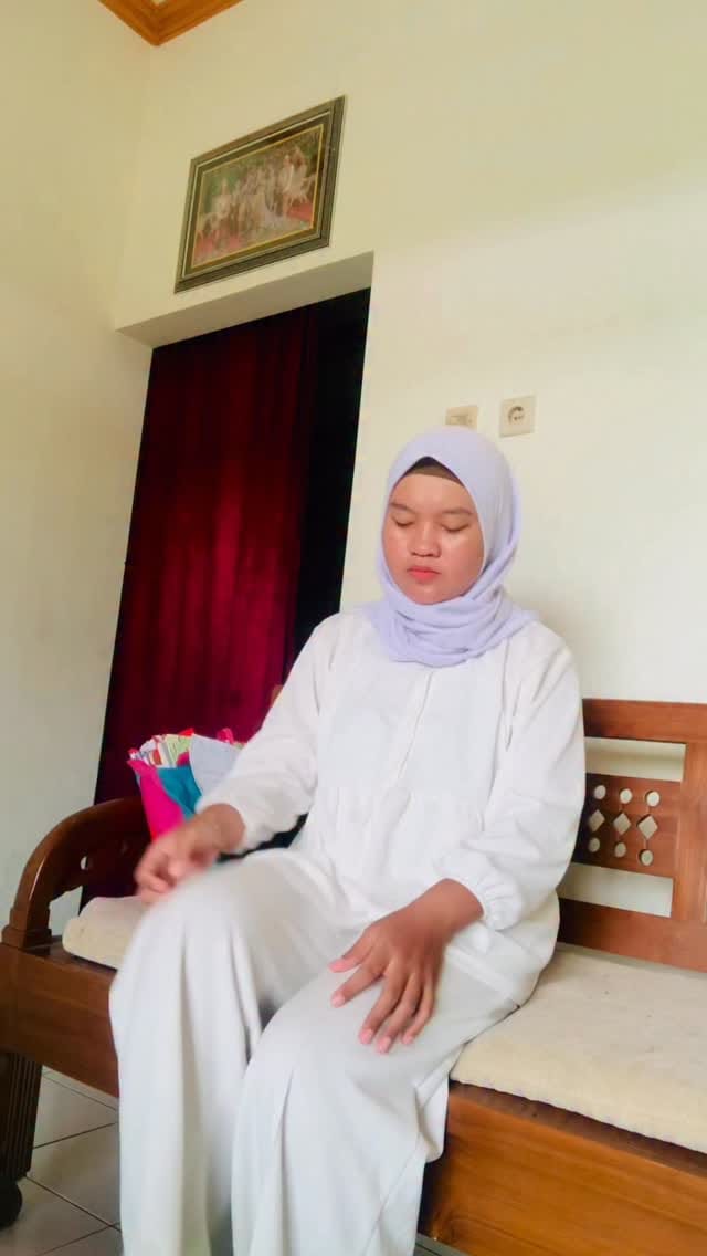 Post 7 by Kunti Nailal Khamidah on Instagram (video)