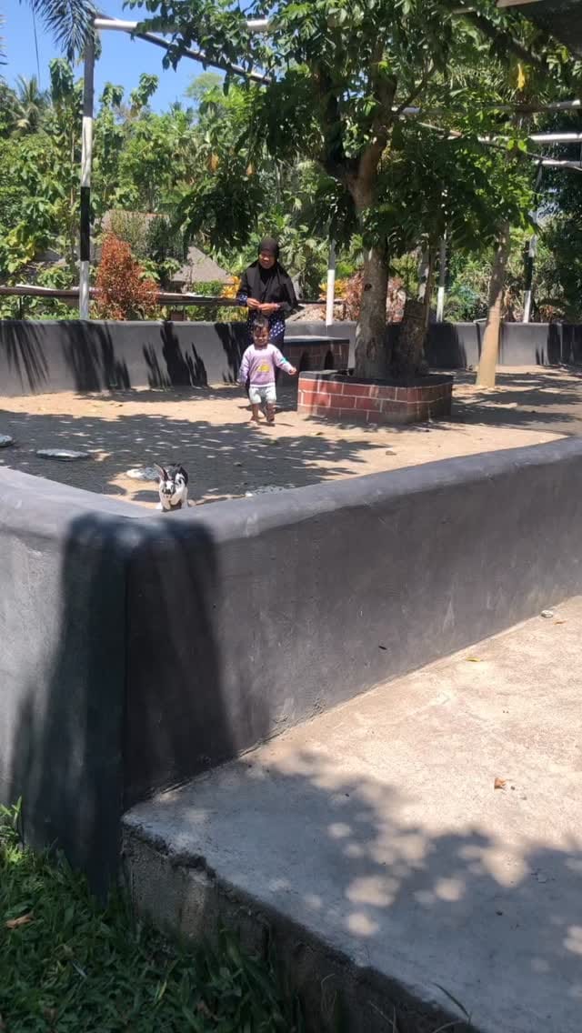 Post 10 by Kunti Nailal Khamidah on Instagram (video)
