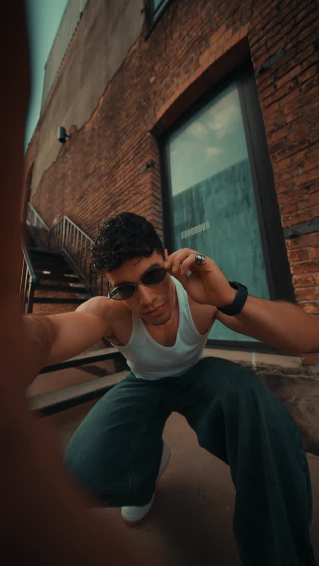 Post 4 by 𝚊𝚗dr𝚎w ✰ on Instagram (video)