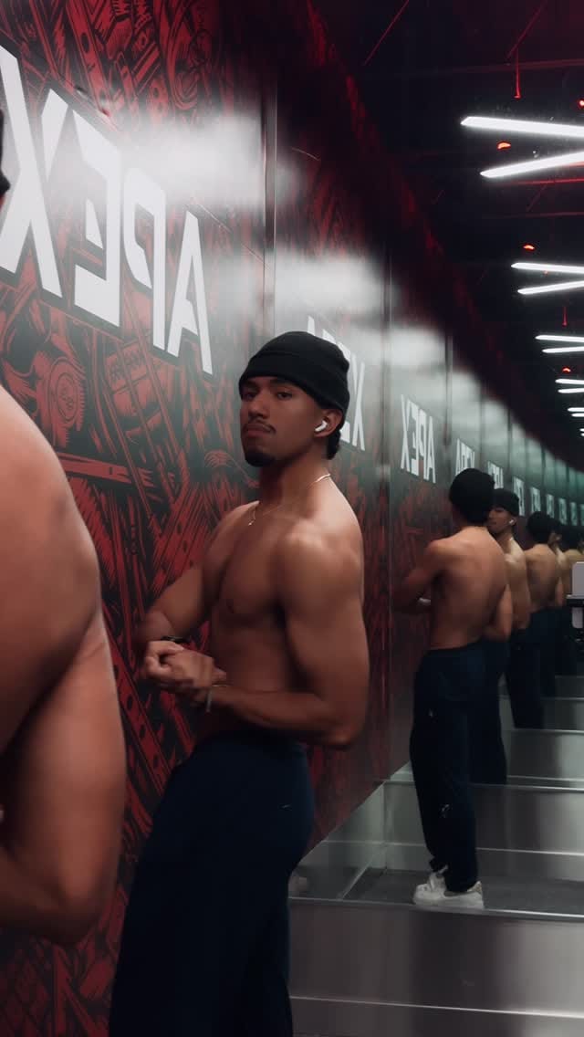 Post 5 by 𝚊𝚗dr𝚎w ✰ on Instagram (video)