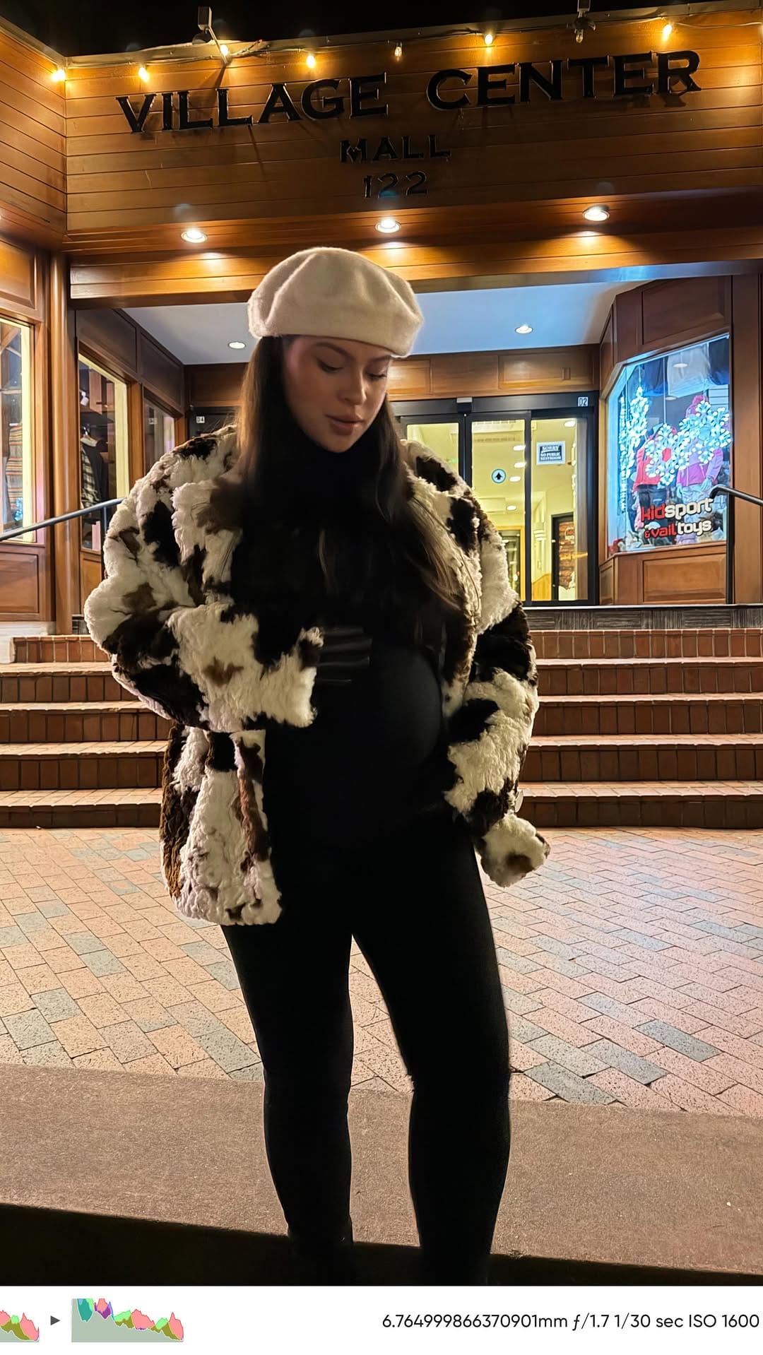 Post 6 by Arantza Tovar on Instagram (video)