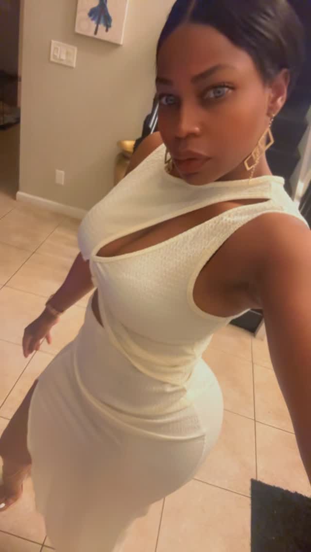 Post 6 by Shey Noir on Instagram (video)