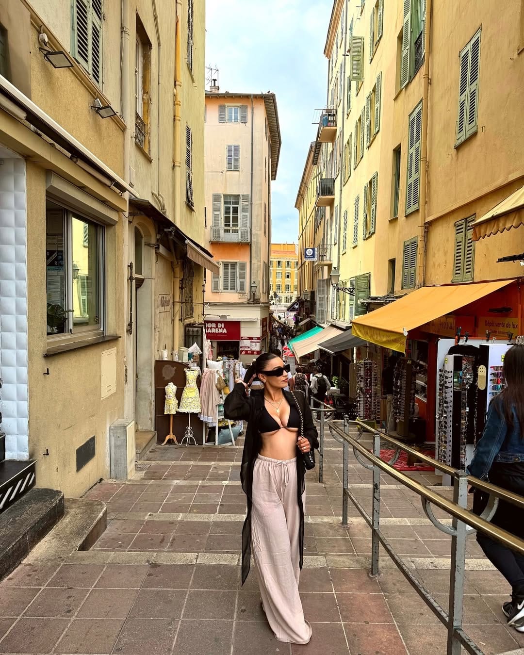 Post 8 by Victoria Castañeda on Instagram (carousel)