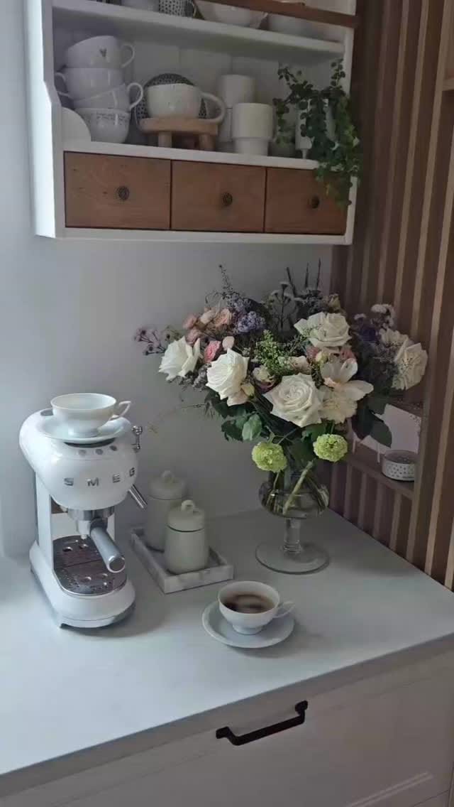 Post 9 by Graceful Eleanor on Instagram (video)
