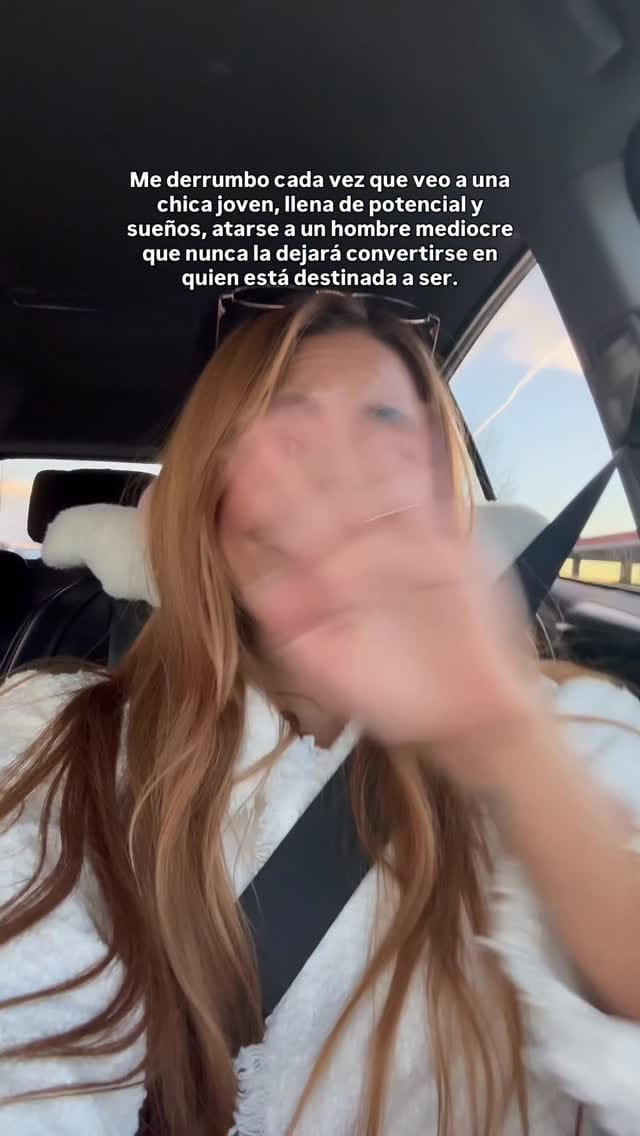 Post 6 by Ana Carolina | Content Creator Fashion Lifestyle on Instagram (video)