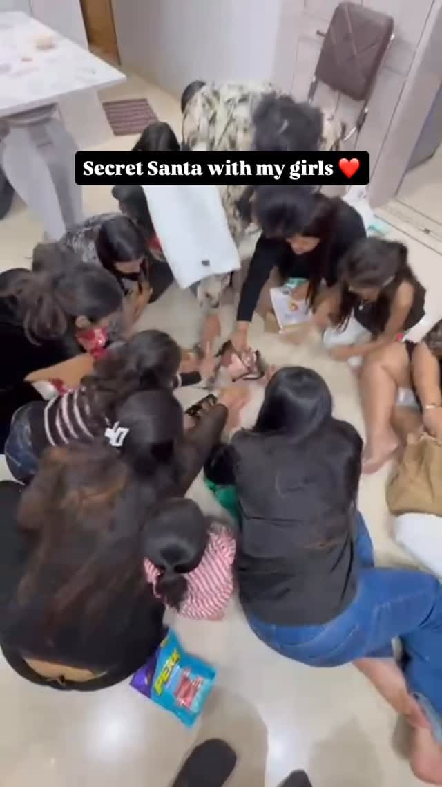 Post 7 by High_heels_and_tiny_toes on Instagram (video)
