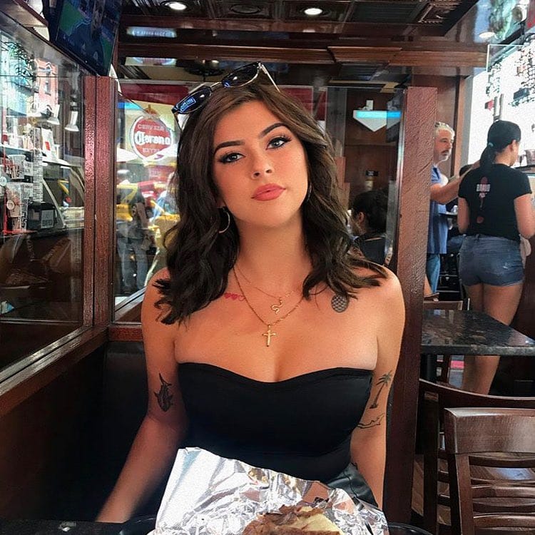 Post 6 by JULIA ★ on Instagram (carousel)