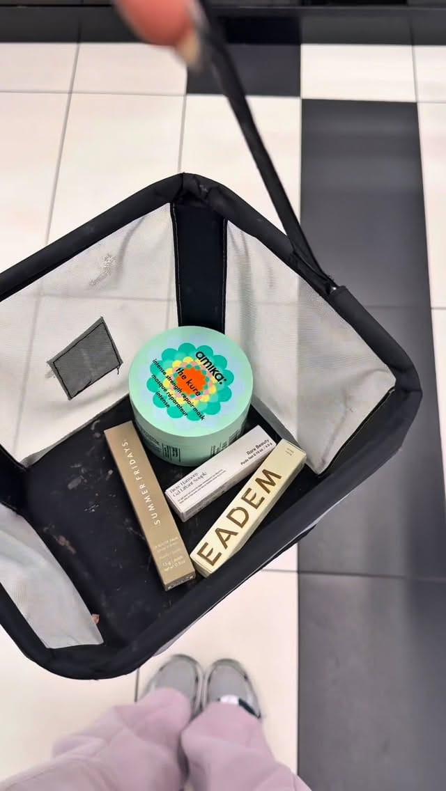 Post 1 by Aniaya Chanel on Instagram (video)