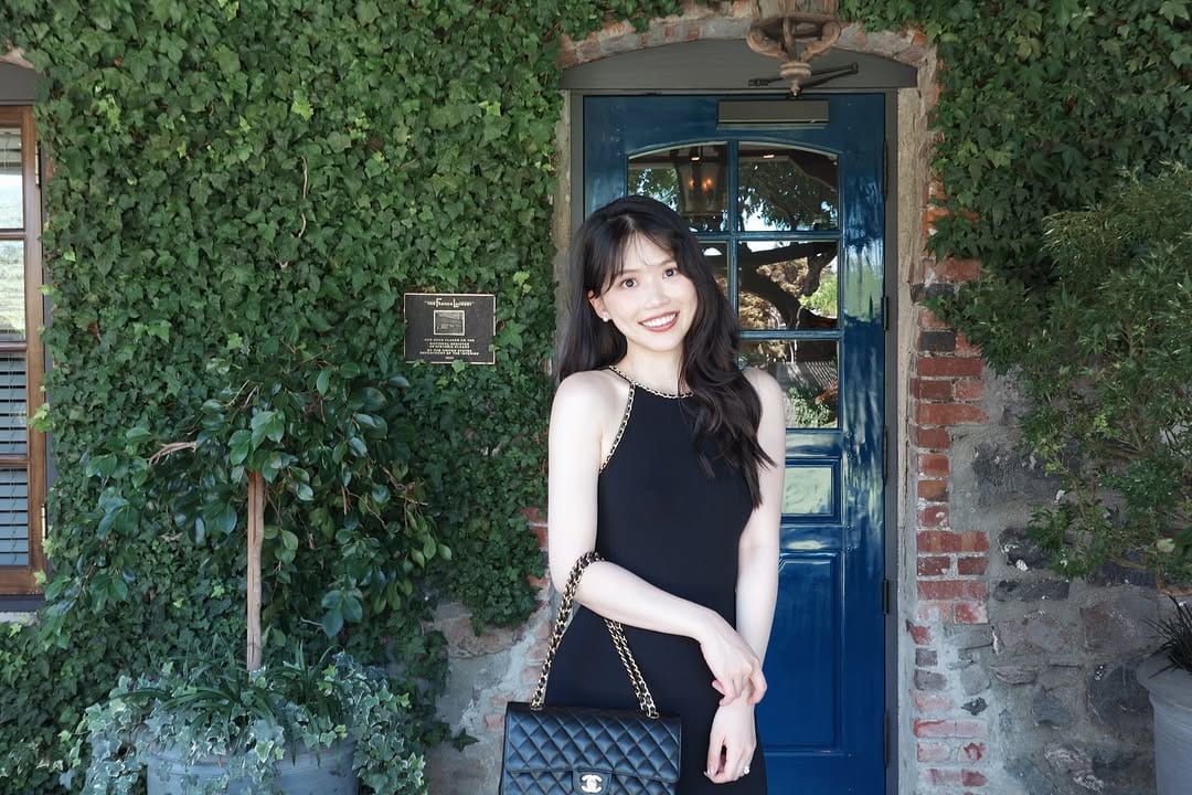Post 10 by Tata 塔塔 on Instagram (carousel)