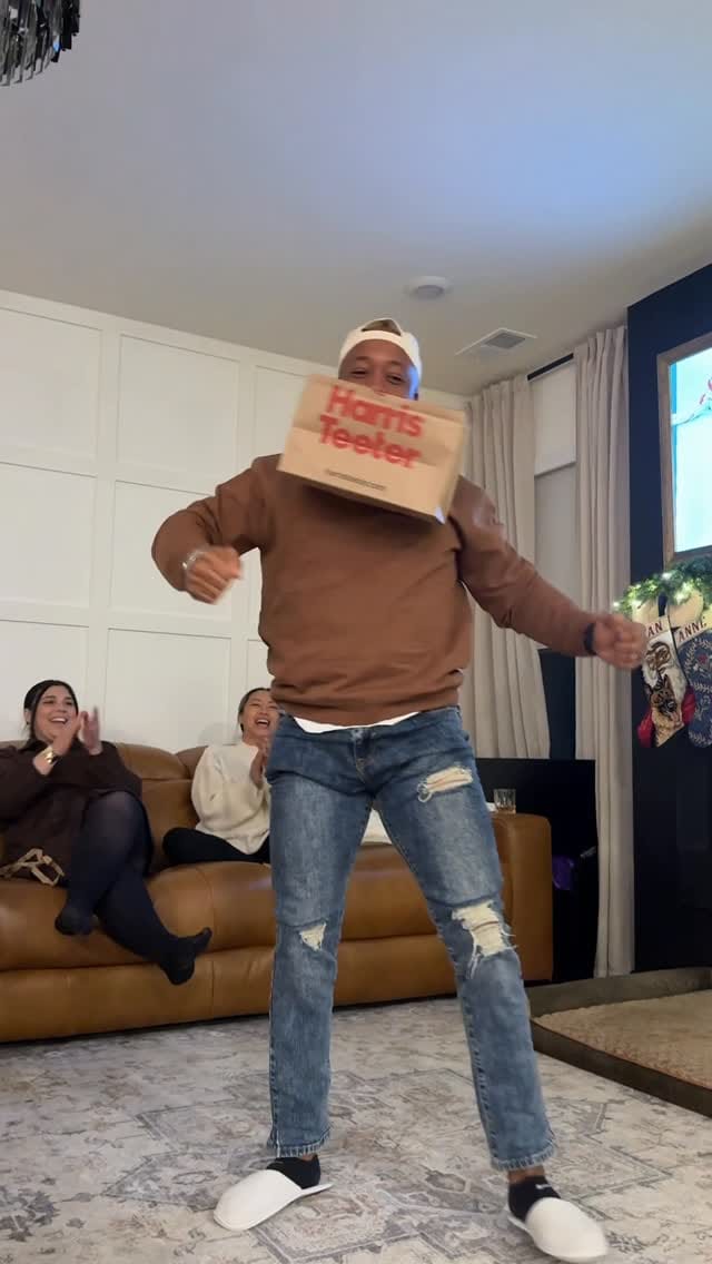 Post 8 by Kenny Daniels on Instagram (video)