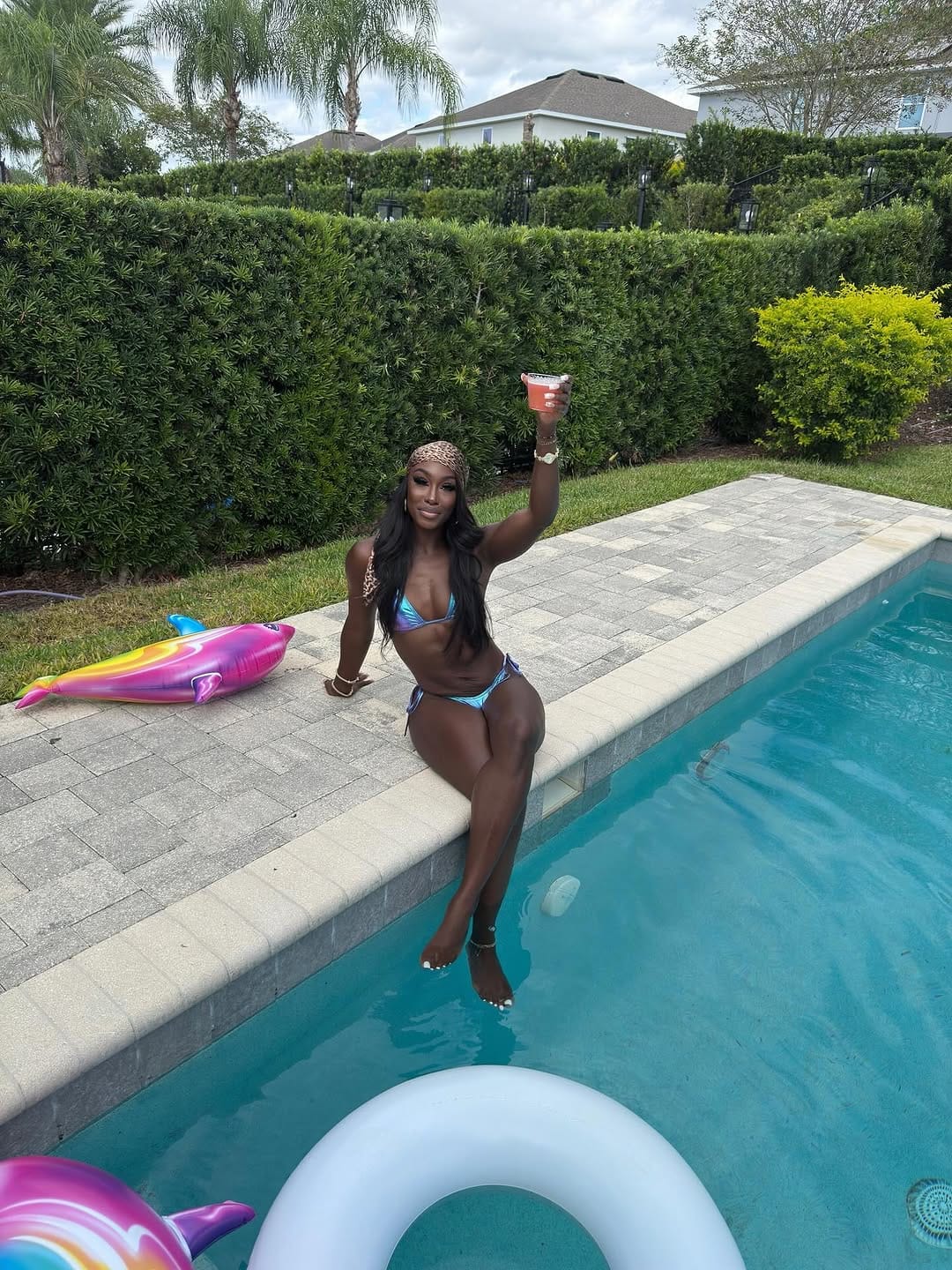 Post 3 by Essence on Instagram (carousel)