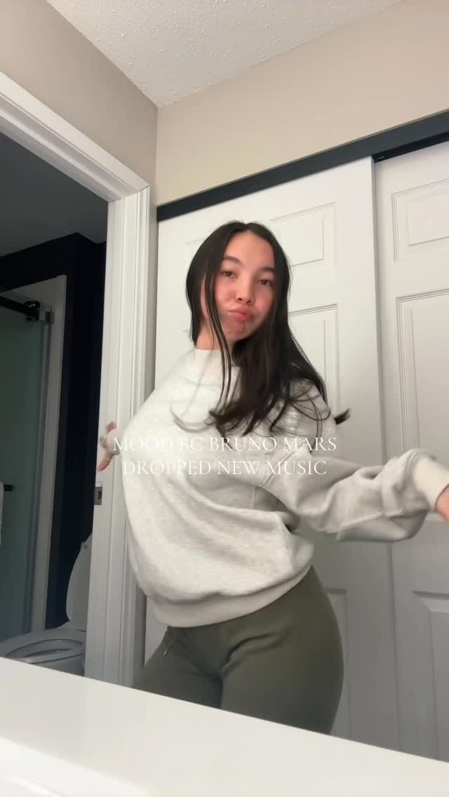 Post 5 by kate 👛🪩🌟🧖🏻‍♀️🛍️🌷 on Instagram (video)
