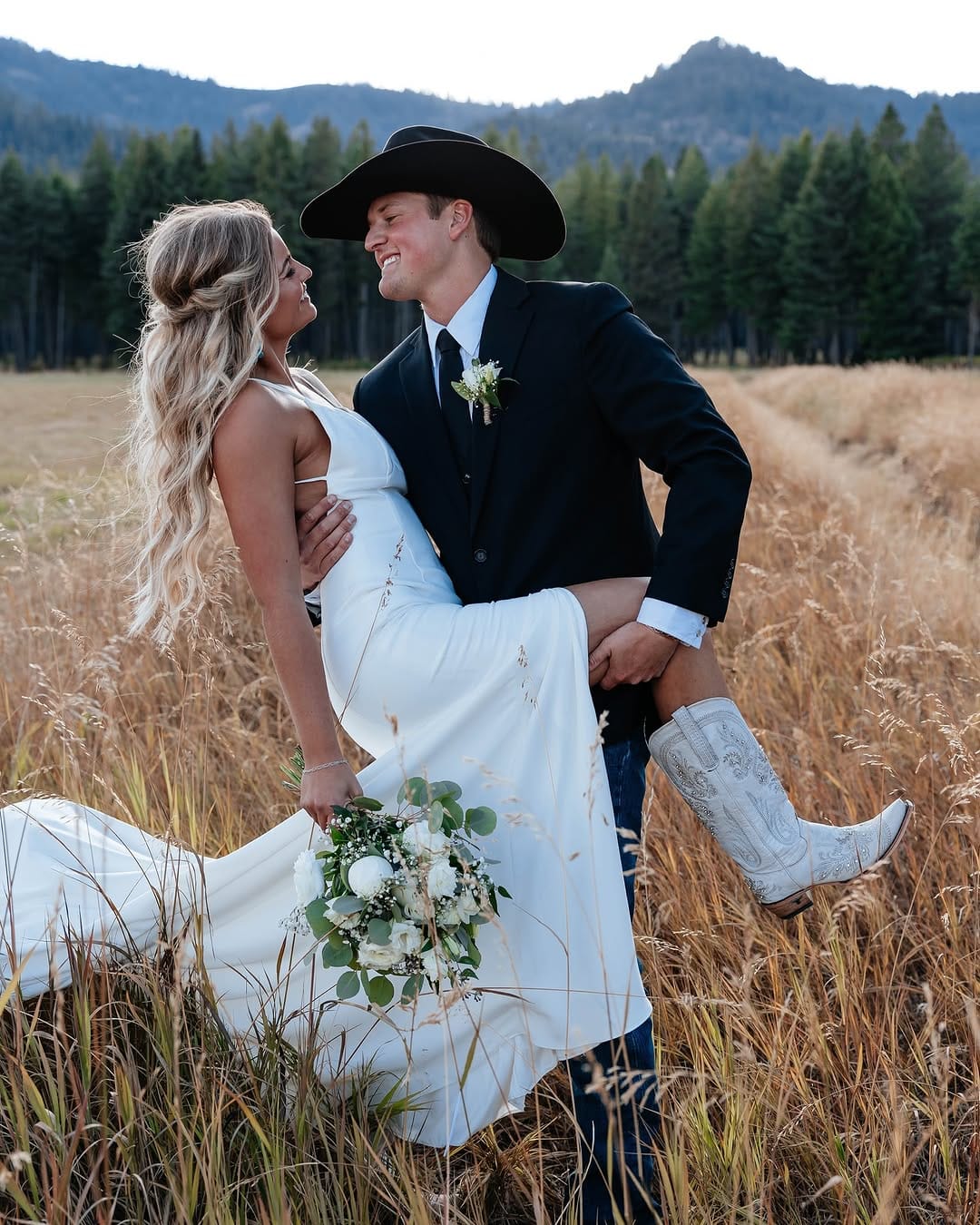 Post 9 by Kaylee Key | Western Lifestyle Photographer on Instagram (carousel)