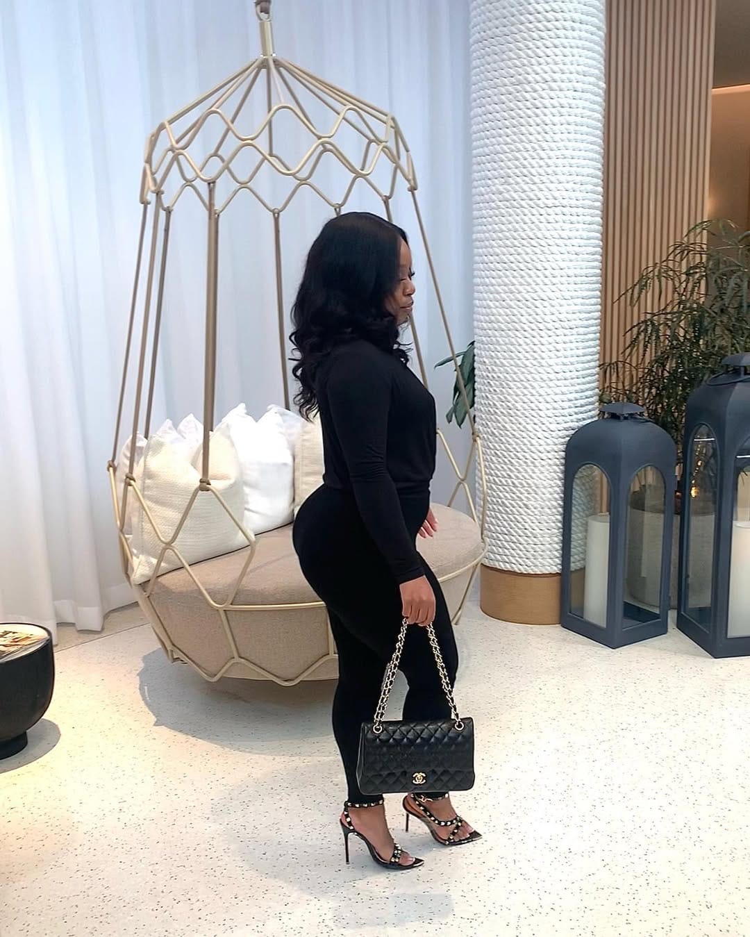 Post 8 by C O U R T N E Y B E E 🐝 on Instagram (image)