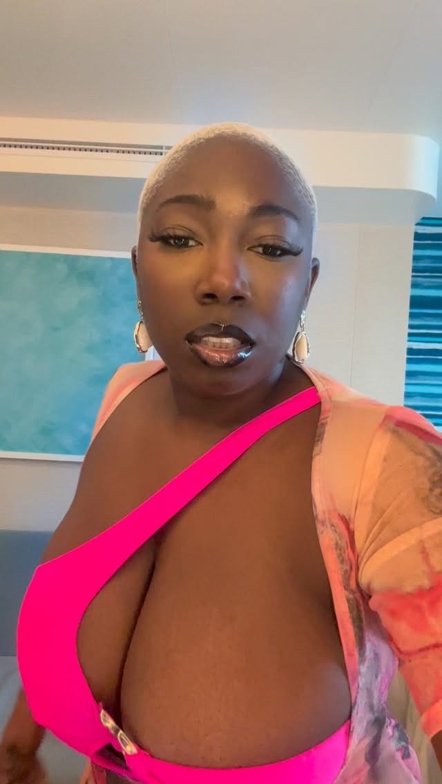 Post 7 by @deirdrab on Instagram (video)