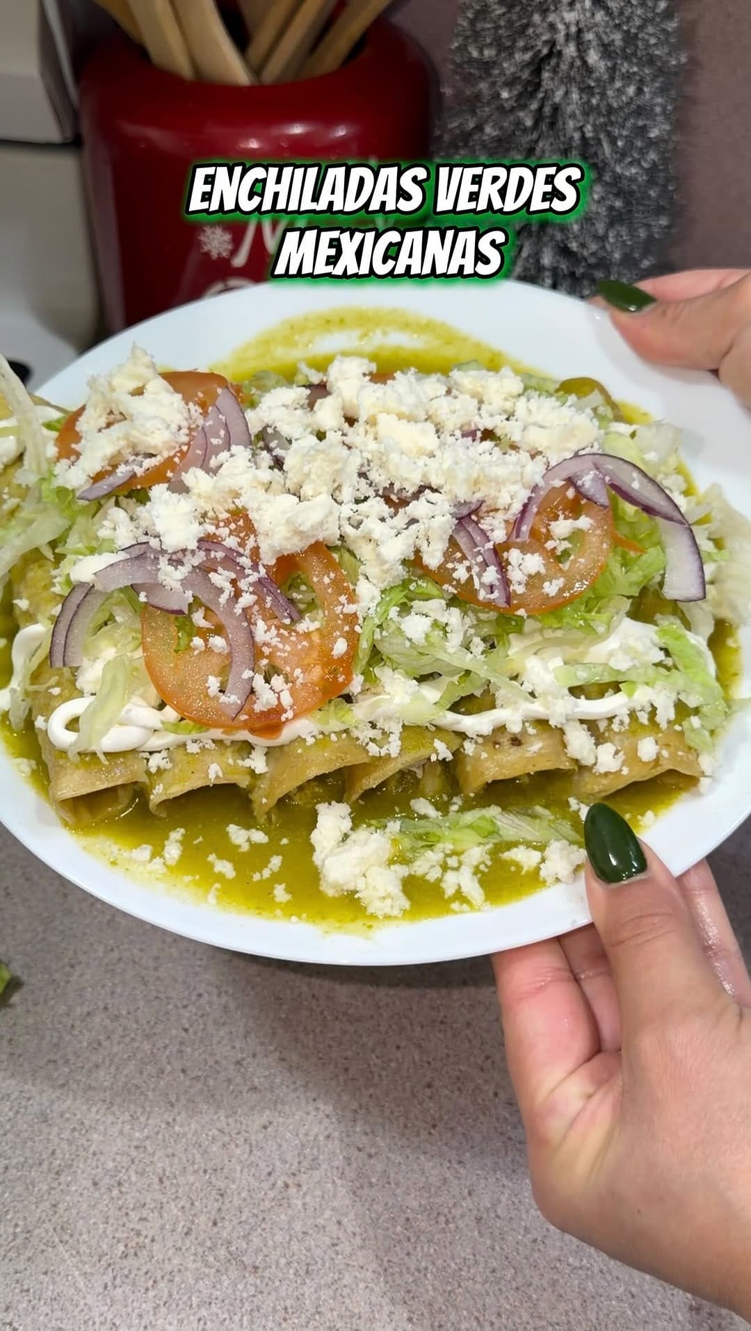 Post 4 by Familia JLOV on Instagram (video)