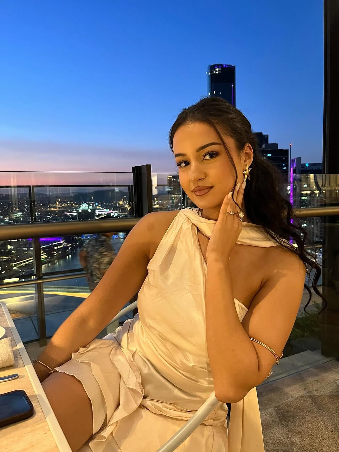 Post 5 by Farah Lee 🏹 on Instagram (carousel)