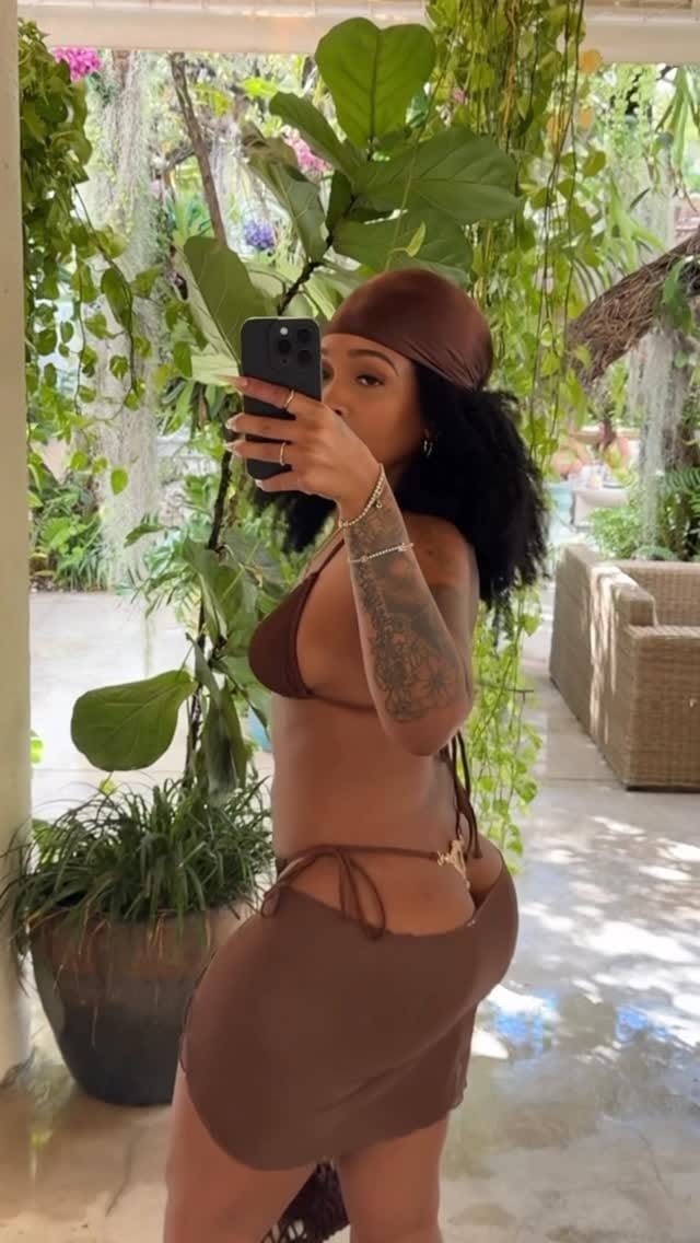 Post 2 by Sanacia Monaè 🦋 on Instagram (video)