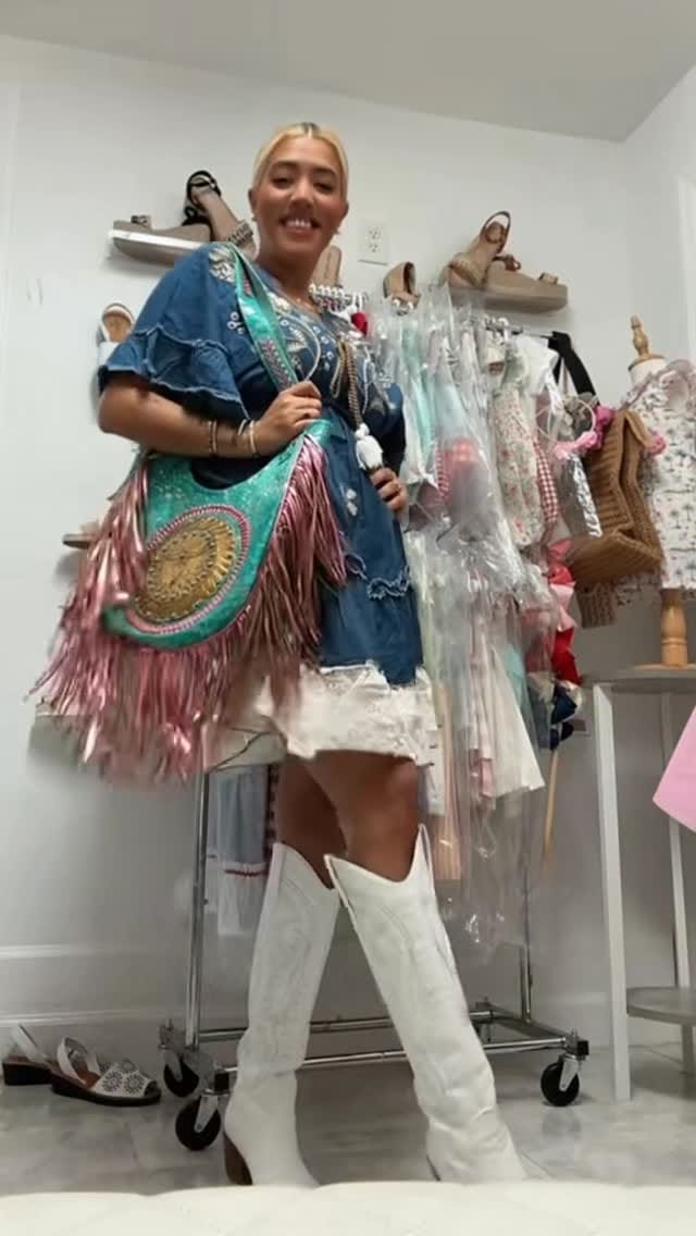 Post 1 by Daymi Gainza on Instagram (video)