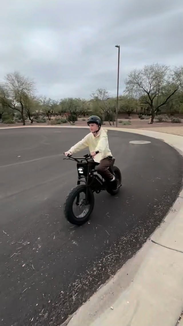 Post 3 by hudson♥ on Instagram (video)