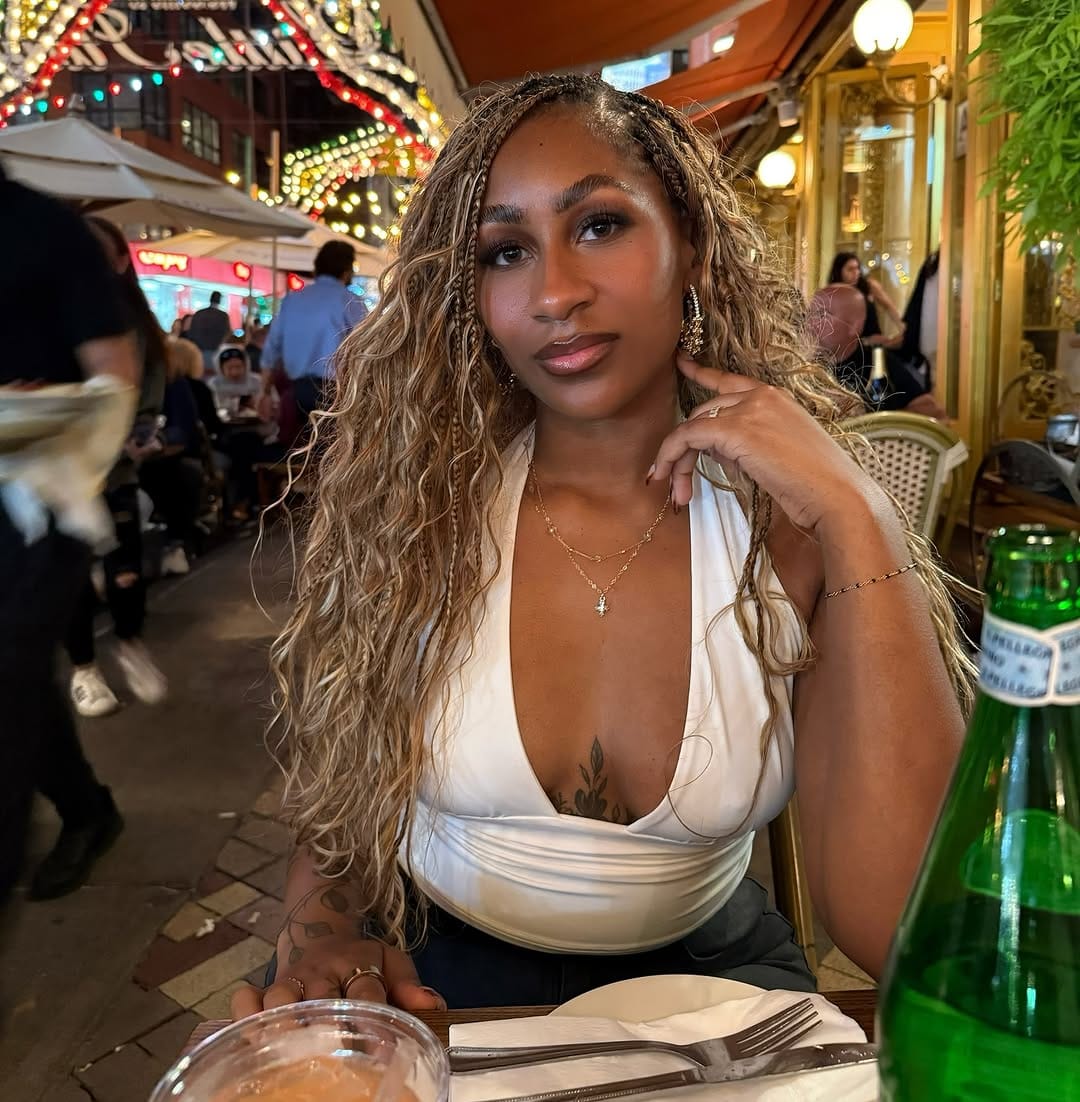 Post 8 by Mia Léshae ❤︎ on Instagram (carousel)