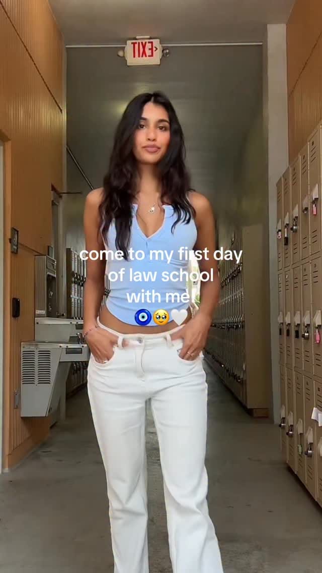 Post 1 by jewlz/julia on Instagram (video)