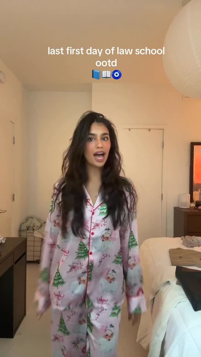 Post 3 by jewlz/julia on Instagram (video)