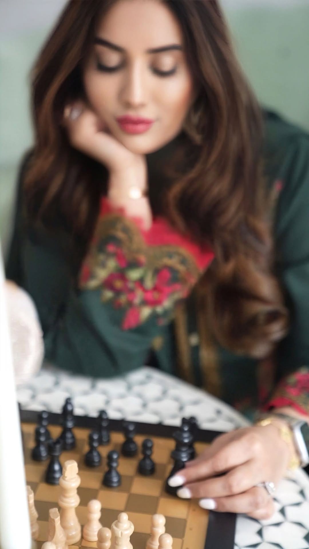 Post 7 by Amna Khan on Instagram (video)