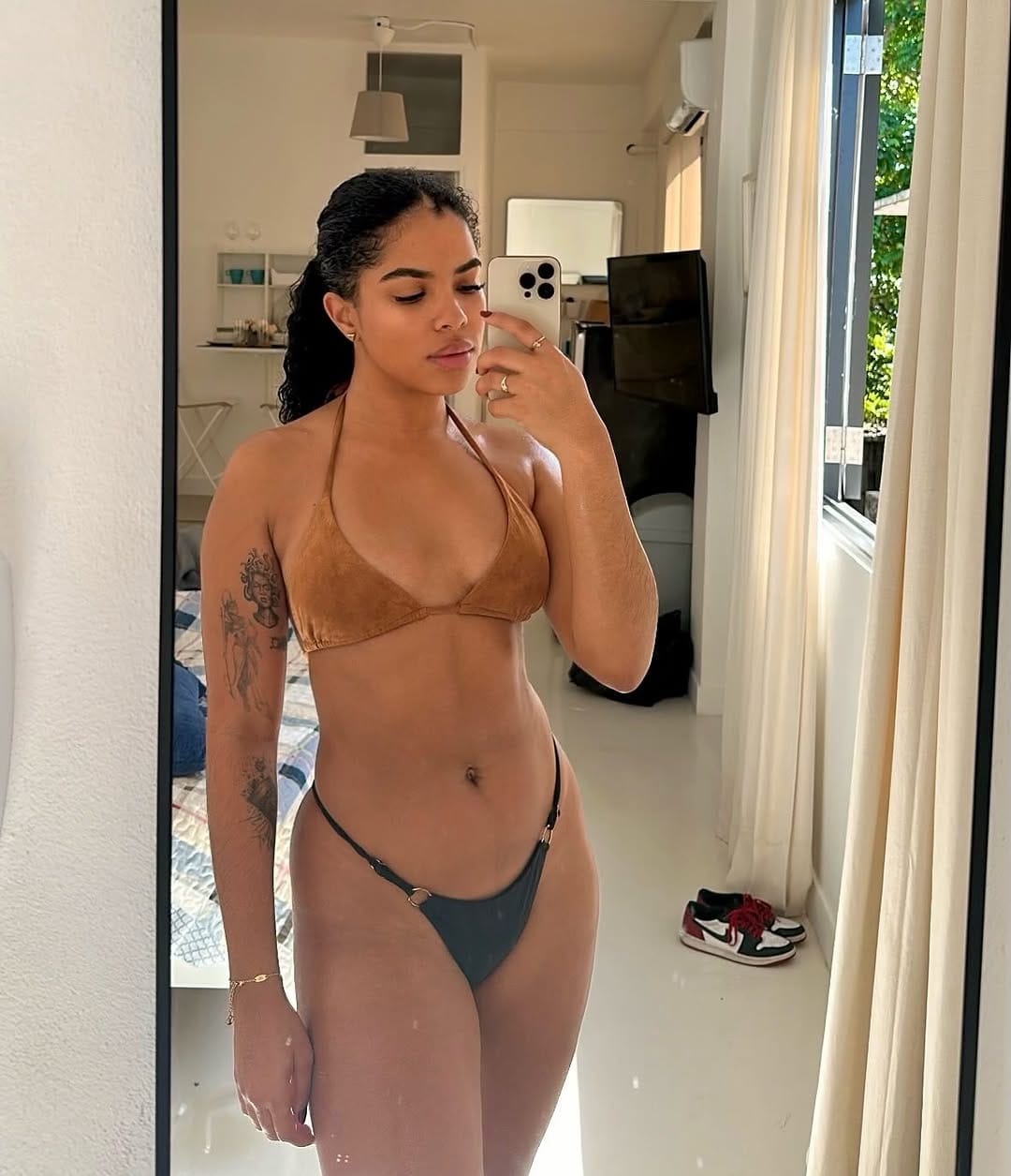 Post 8 by Dani🦋 on Instagram (carousel)