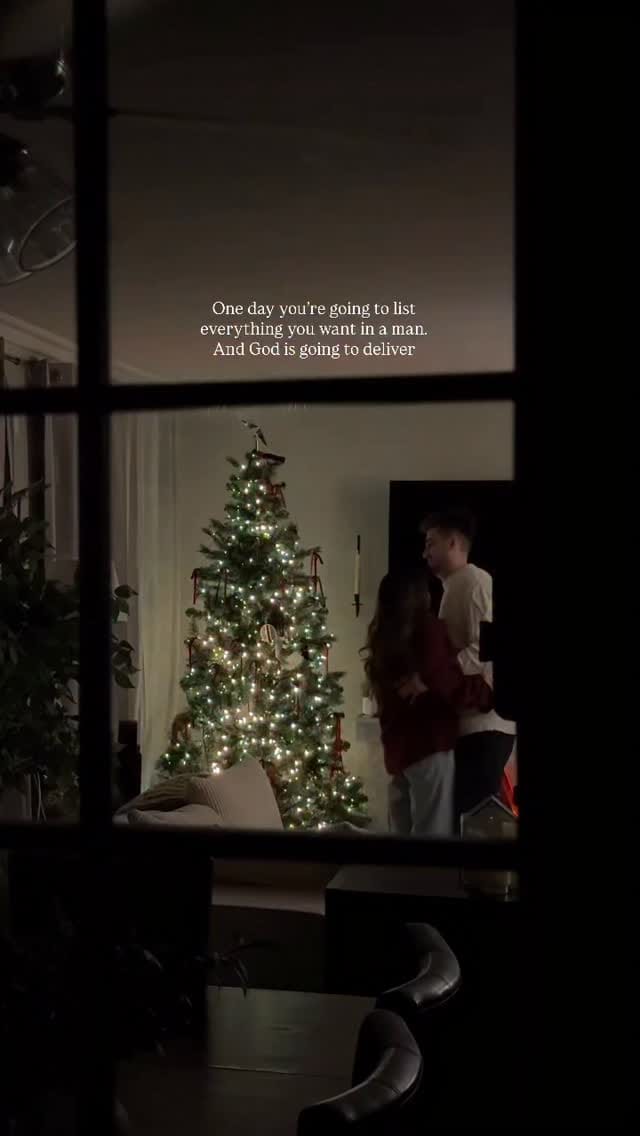 Post 2 by Pearl Elizabeth on Instagram (video)