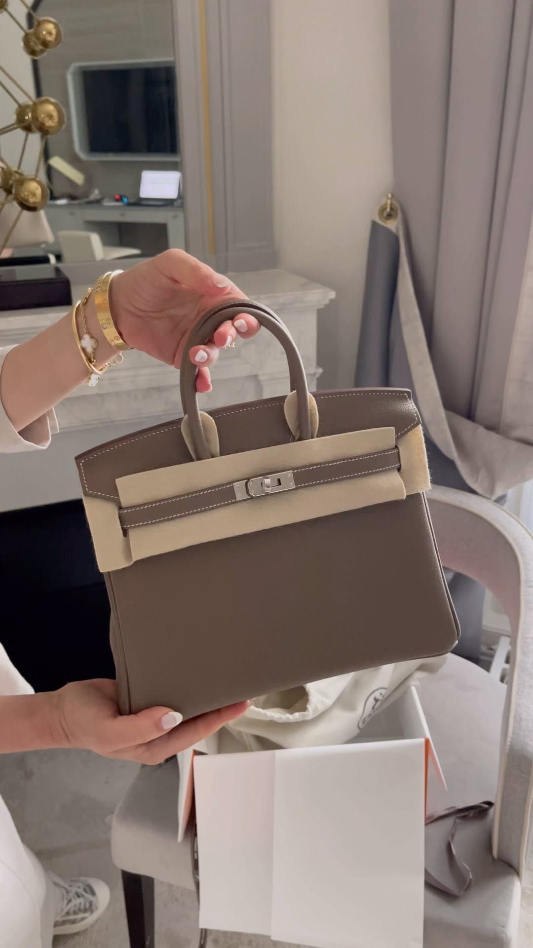 Post 3 by Anya Ostrovskaya on Instagram (video)