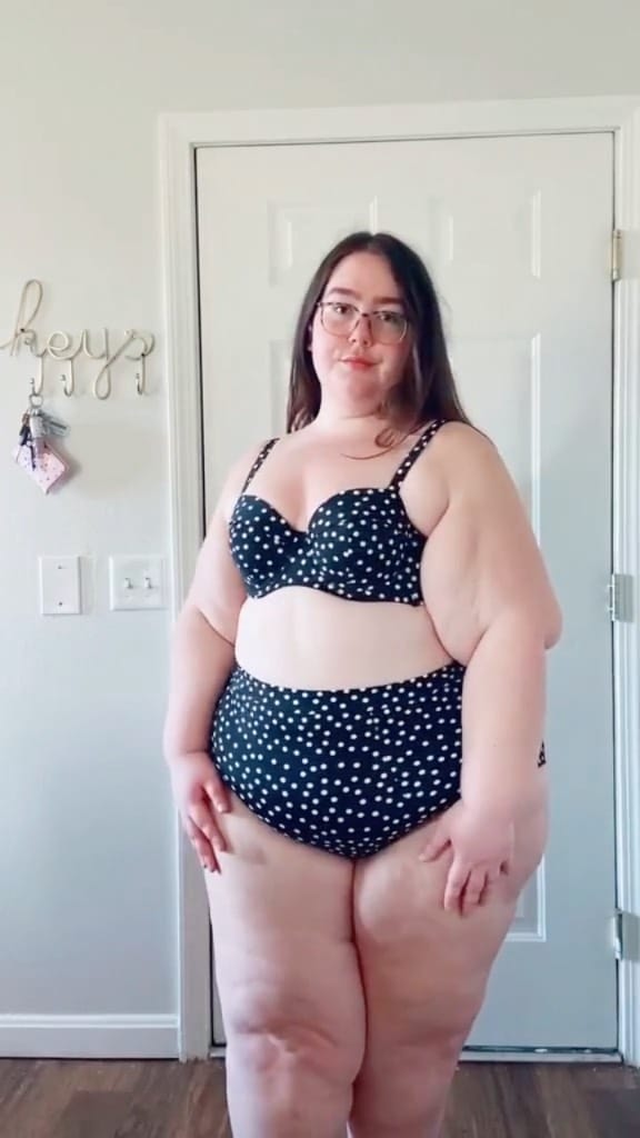 Post 5 by Jessica🌻•Plus Size Fashion• on Instagram (video)