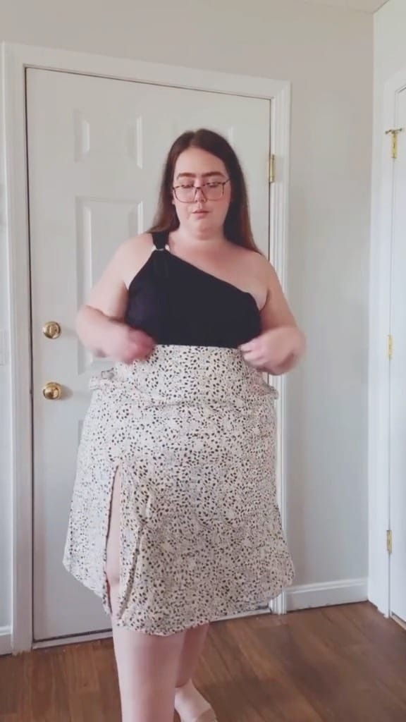 Post 7 by Jessica🌻•Plus Size Fashion• on Instagram (video)