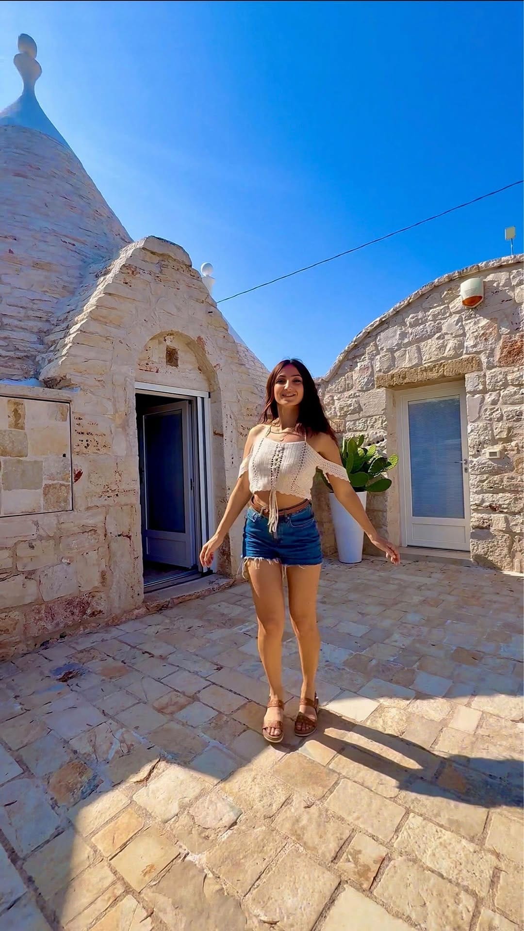 Post 8 by Paola 💕 on Instagram (video)